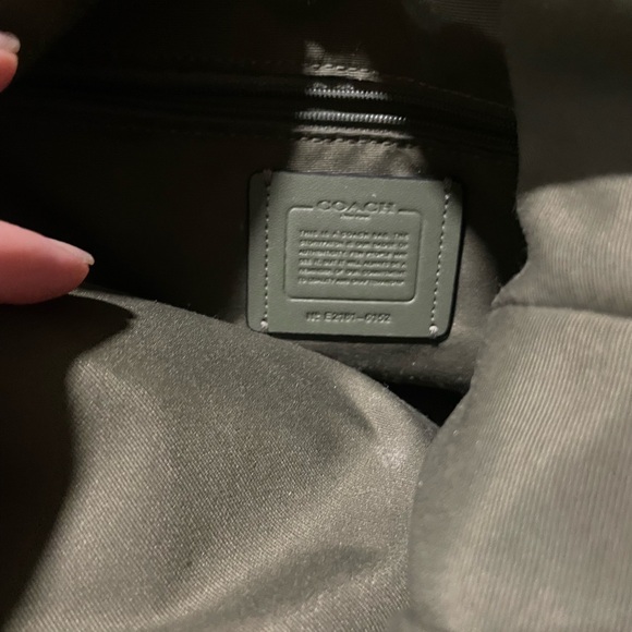 Coach Pebble Green Leather Shoulder Bag with Minimalist Design - Picture 6 of 6